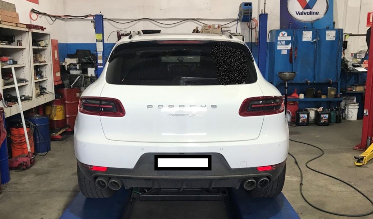 Porsche Service at Azzco Deluxe Garage